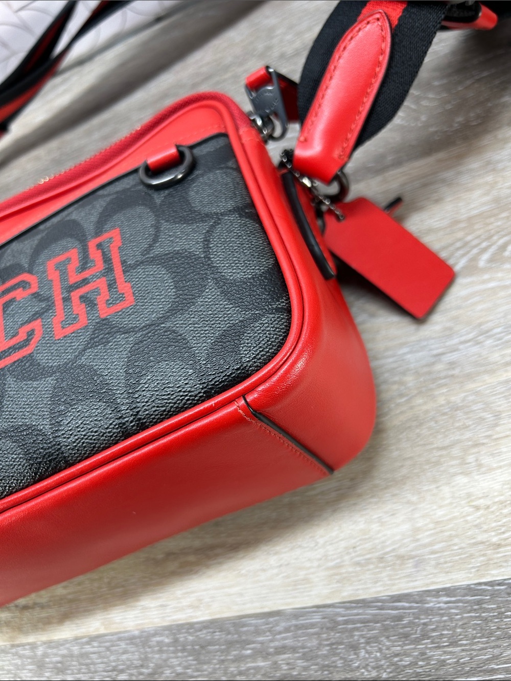 5770 NWOT Coach Black Signature Crossbody with Red Trim 245770 - Picture 11 of 16